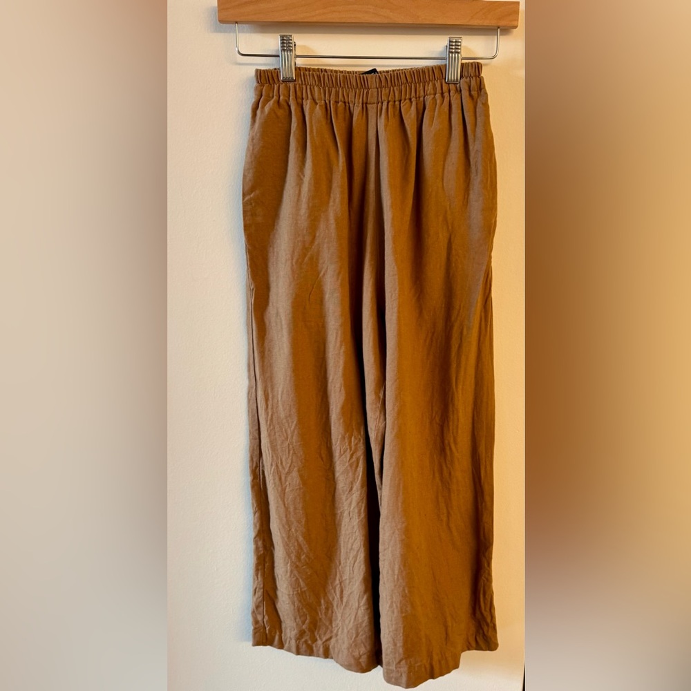 Museum women’s cropped brown linen pants